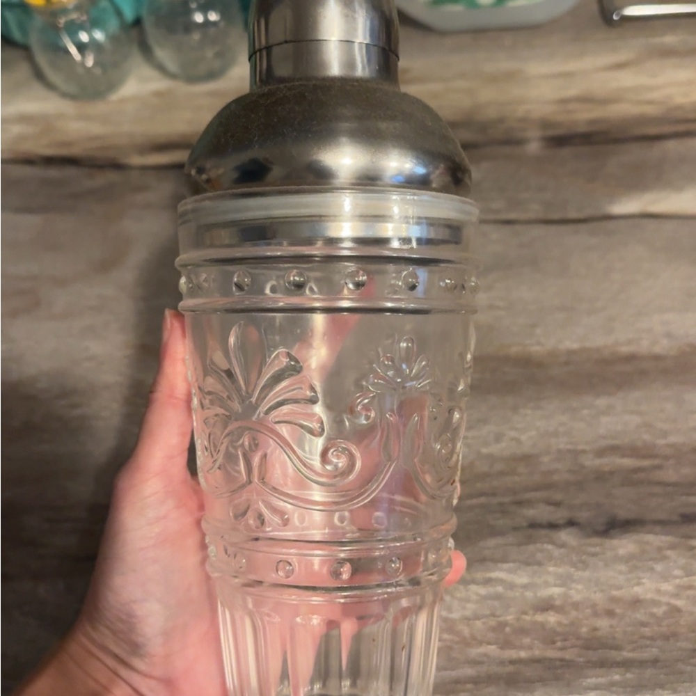 The pioneer woman Clear Glass Cocktail Shaker